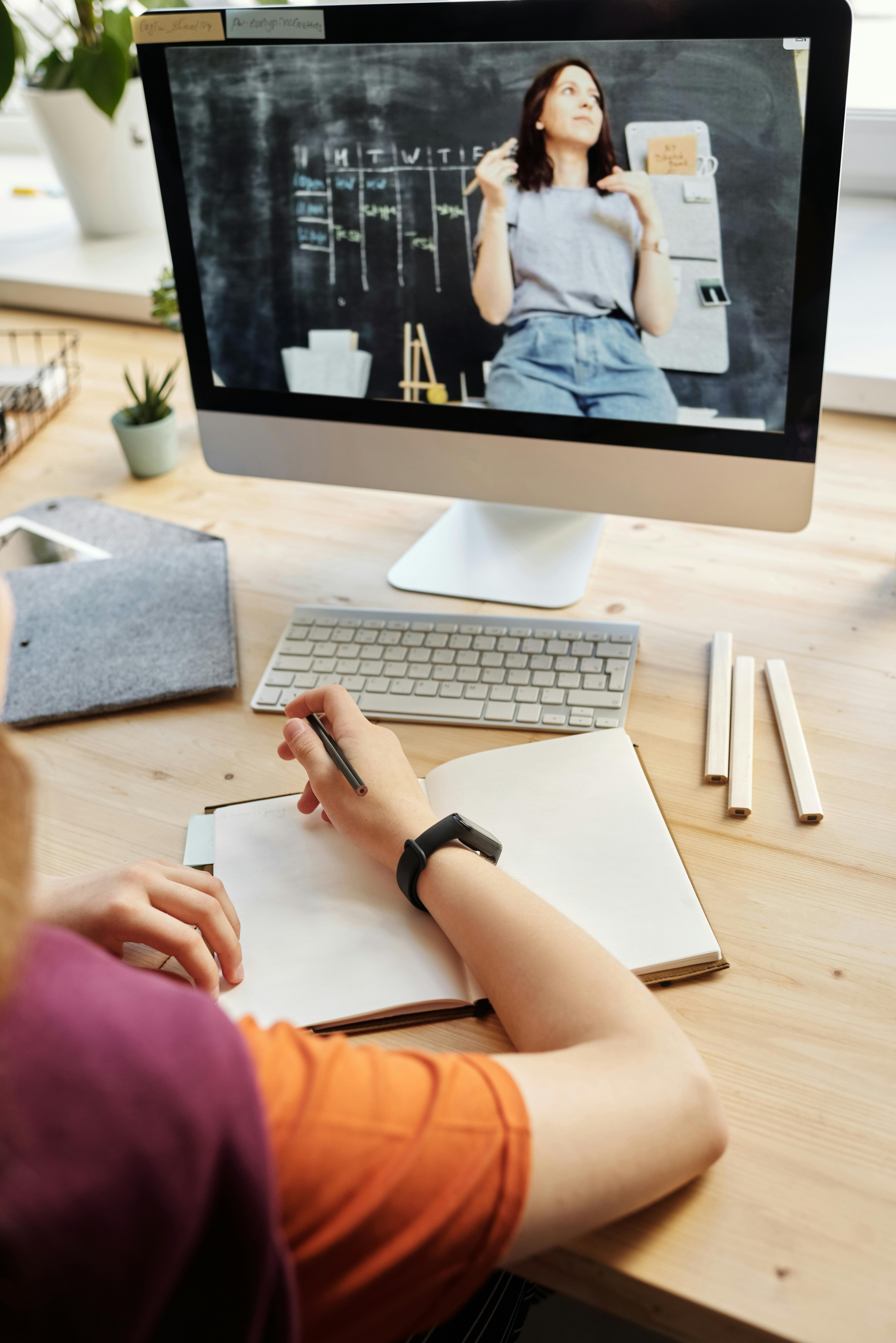 Immagine che raffigura Corso di informatica per la comunicazione in ufficio (FAD)